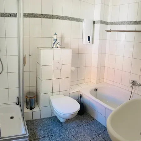 An Der Müritz, 20 M Zum Wasser, Seeblick, Kamin - 6 Personen *