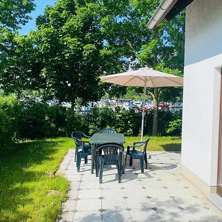 An Der Müritz, 20 M Zum Wasser, Seeblick, Kamin - 6 Personen